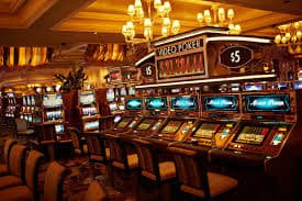 Kartu fitur naga di layar ponsel